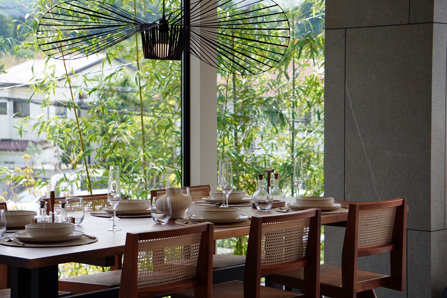 思わず外にいるかのような感覚になる程、開放的な空間